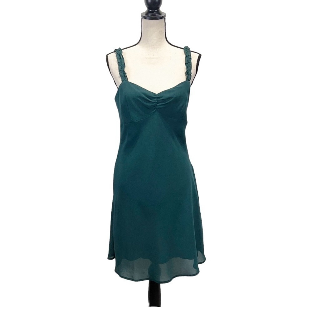 Woman’s UO ruffle mini slip dress in Emarald green size large